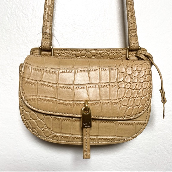 Penelope and Monica Cruz  Carpisa Italy Crossbody - Picture 2 of 9